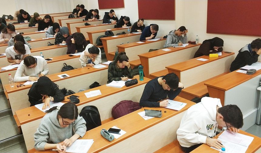 İhlas Kolejinden bursluluk sınavına giren her öğrenciye ücretsiz rehberlik hizmeti