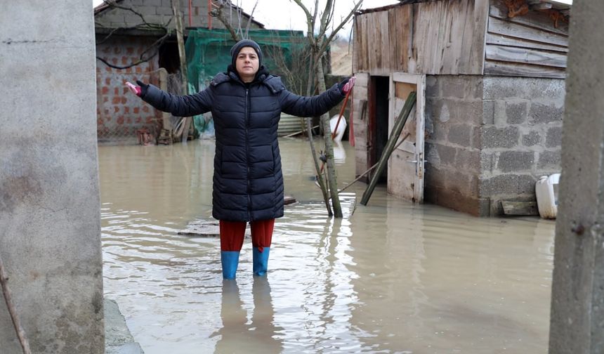 Üç günlük yağmur felakete döndü: Sakarya Karasu'da mahalle su altında kaldı