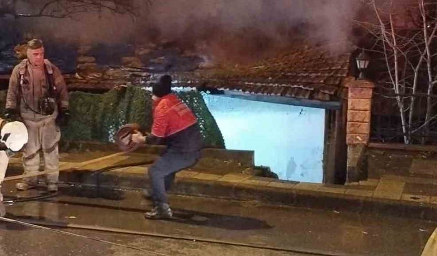 Ümraniye'de korkutan gecekondu yangını