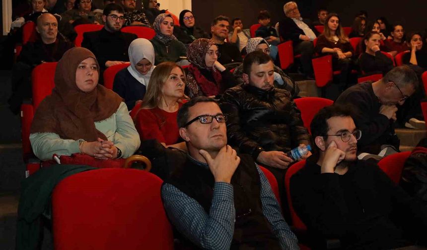 Yönetmen Vuslat Saraçoğlu Sakarya'da sinemaseverlerle buluştu