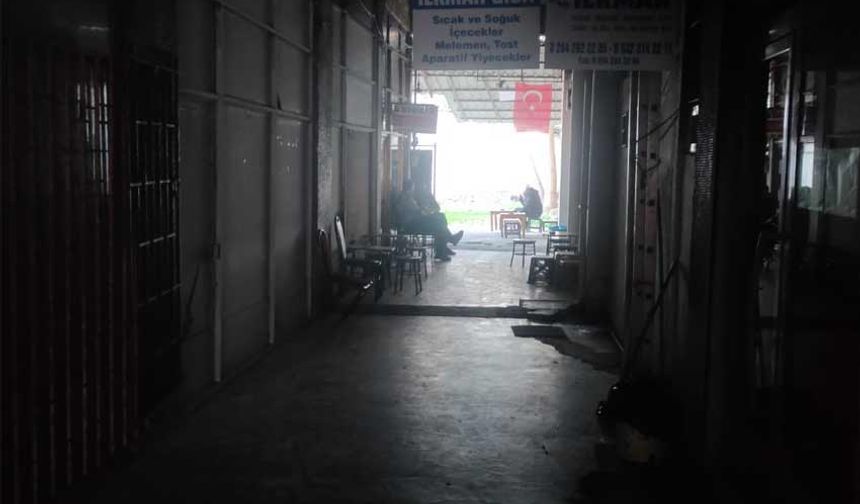 Sakarya'da Yenicami 6 saattir karanlıkta!