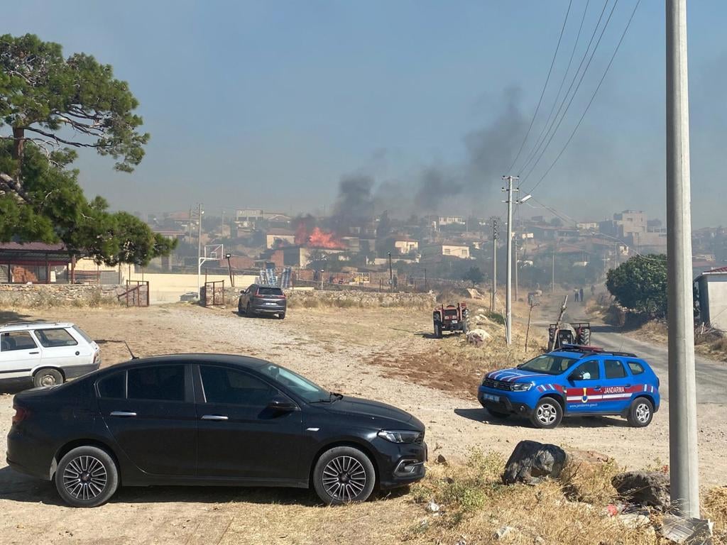 Canakkale De Orman Yangini Iki Koy Tahliye Ediliyor